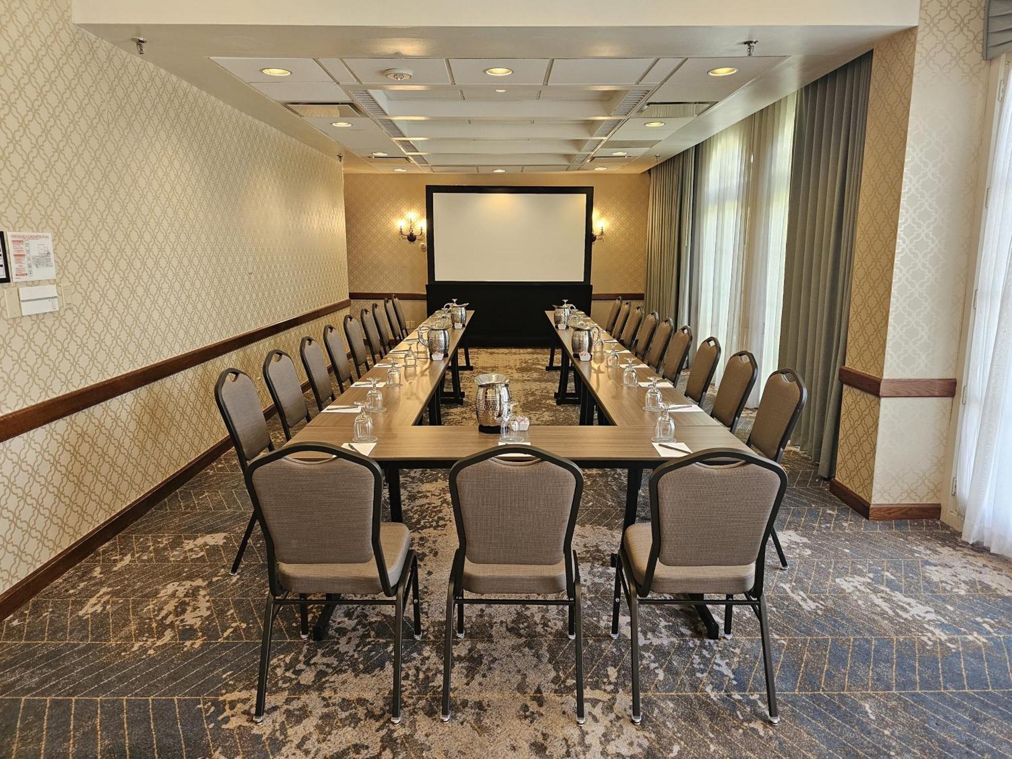 Crowne Plaza Phoenix - Chandler Golf Resort By Ihg Exterior photo